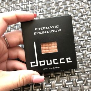 doucce “Veronica” freematic eyeshadow